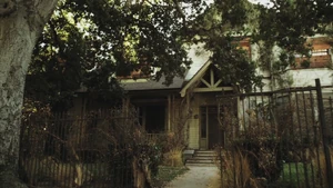 The Haunted House Pretty Little Liars Wiki Fandom The Haunted House Pretty Little Liars Wiki Fandom