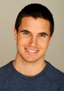 Robbie Amell567