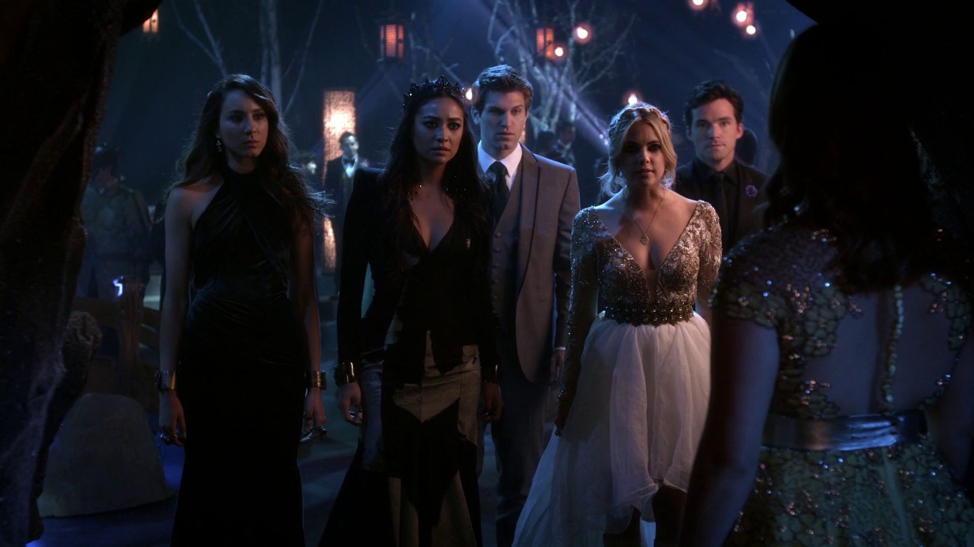 Pretty Little Liars na platformě X: „#TBT to prom in the