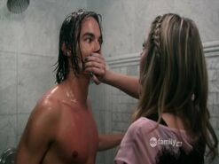 Pll-ep18-hanna-caleb-shower