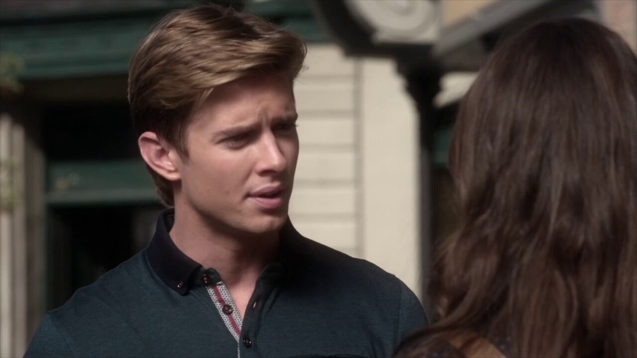 How Old Is Jason Dilaurentis In Season 1