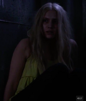 Sara yellow top.png