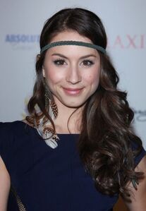 Troian-bellisario-hairstyle