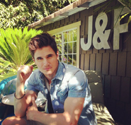 Robbie Amell 343434