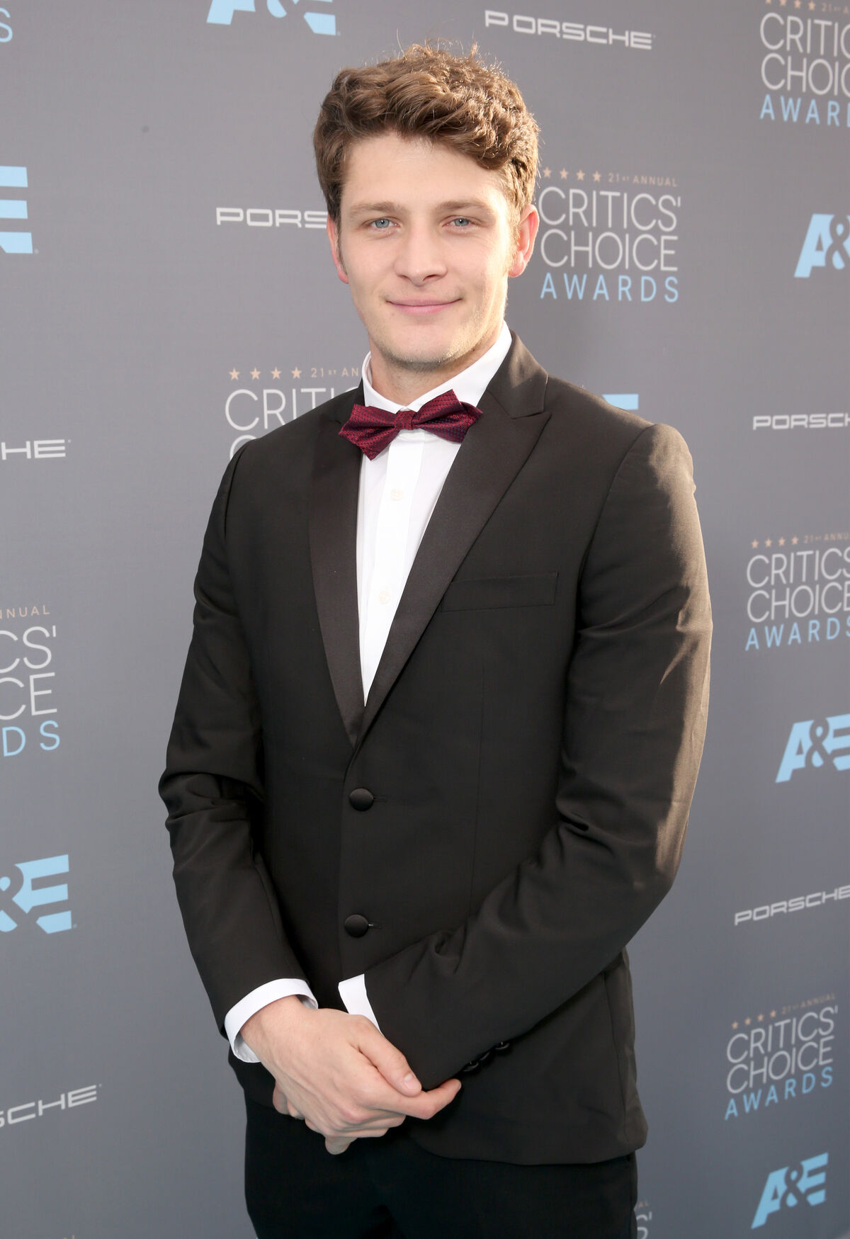 Brett Dier | Pretty Little Liars Wiki | Fandom