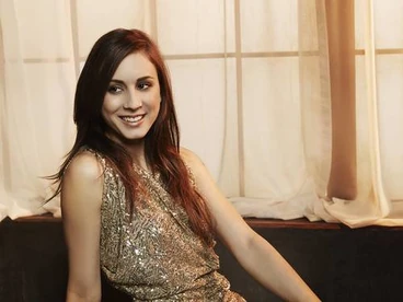 Troian Bellisario perf-2