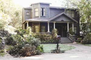 DiLaurentis House