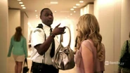 Bagmall.jpg (20 KB) Security returned her bag