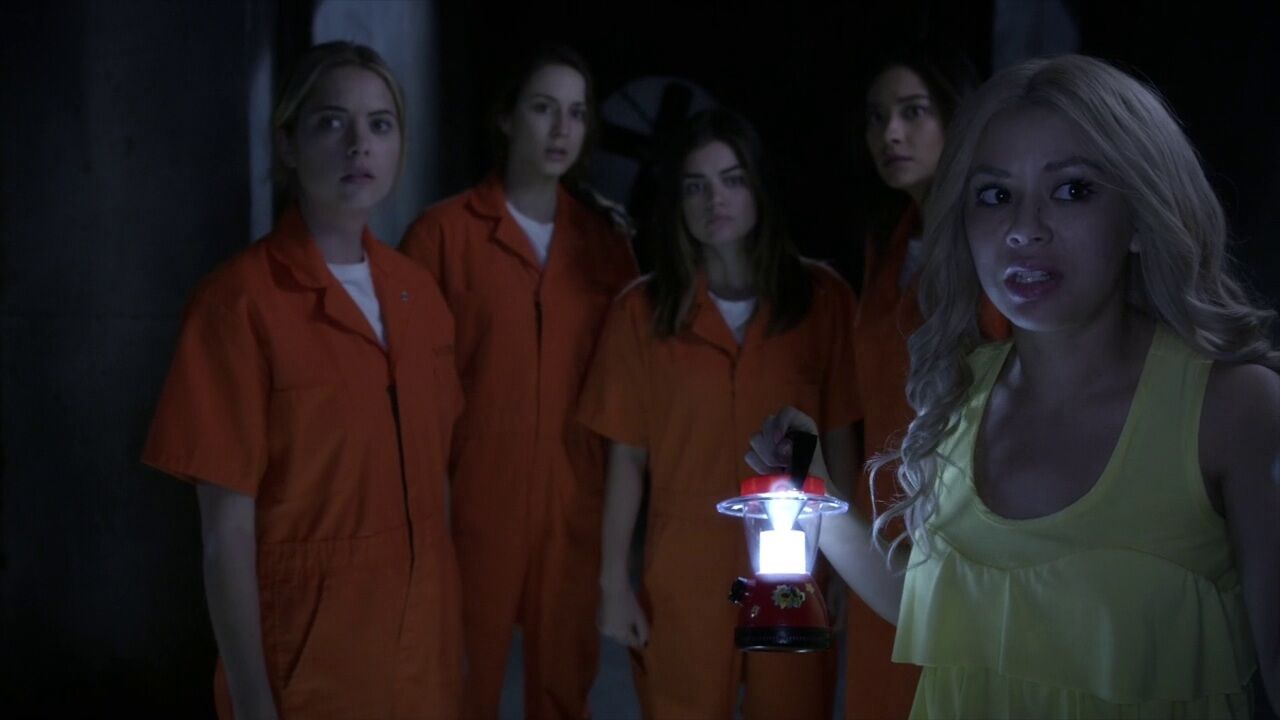 Pretty Little Liars - Welcome to the Dollhouse.