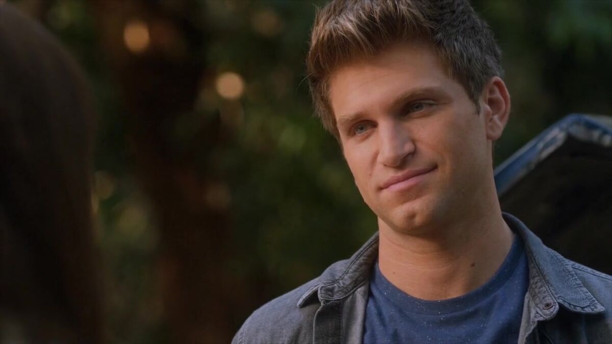 This 'Pretty Little Liars' Dollhouse Theory May Prove That Toby Is Big