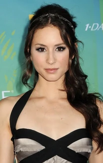 Troian-bellisario-2011-teen-choice-awards-01