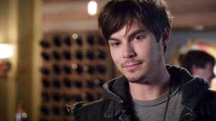 Pretty-little-liars-100th-episode-caleb