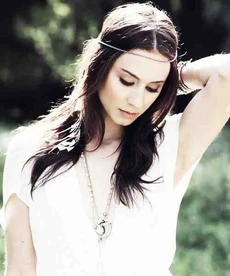 Troian+Bellisario+MAZGikLs8Oc