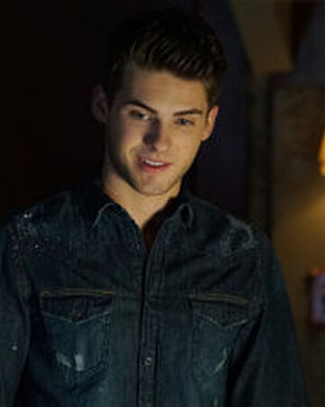 Mike Montgomery Pretty Little Liars Wiki Fandom