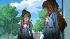 Le ragazze coi loro emblemi a chiave di violino