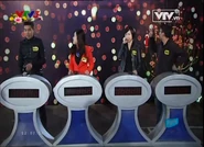 By 2014, a backdrop is added behind the lecterns.