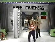 Safecrackerschristmas1983-12