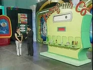 V0026.jpg (23 KB) The old lime Grand Game set (2004 - 2009). Notice the "10000" board operator is much smaller than usual.