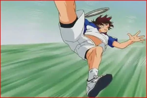 Kikumaru using his acrobatic play.