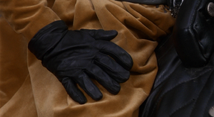 The six fingers of Rugen's right hand.