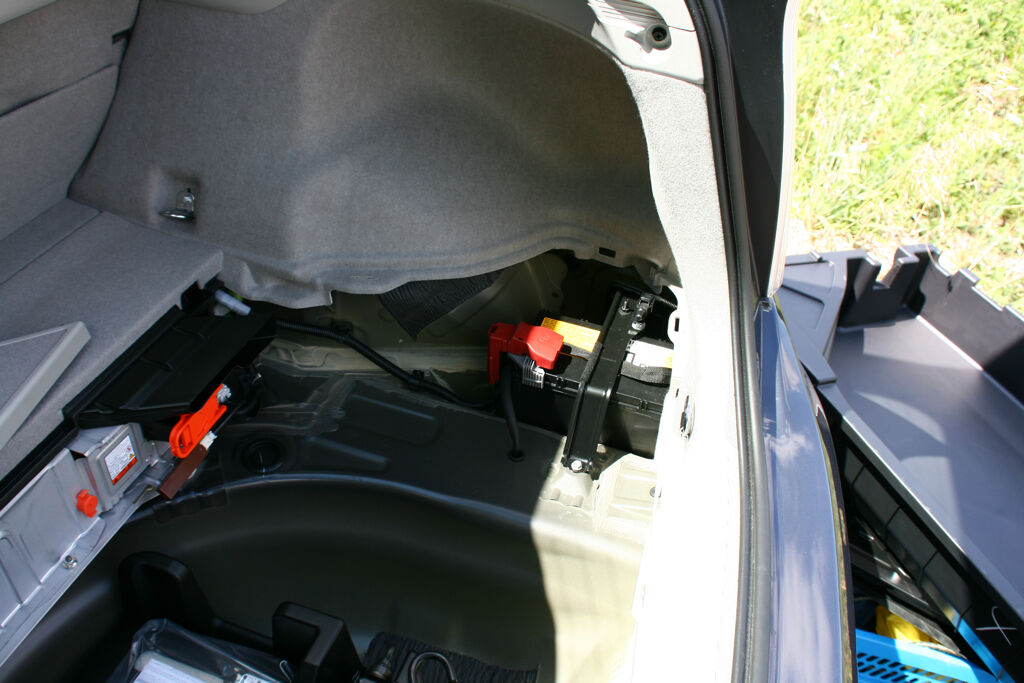 Toyota prius low cheap 12 volt battery