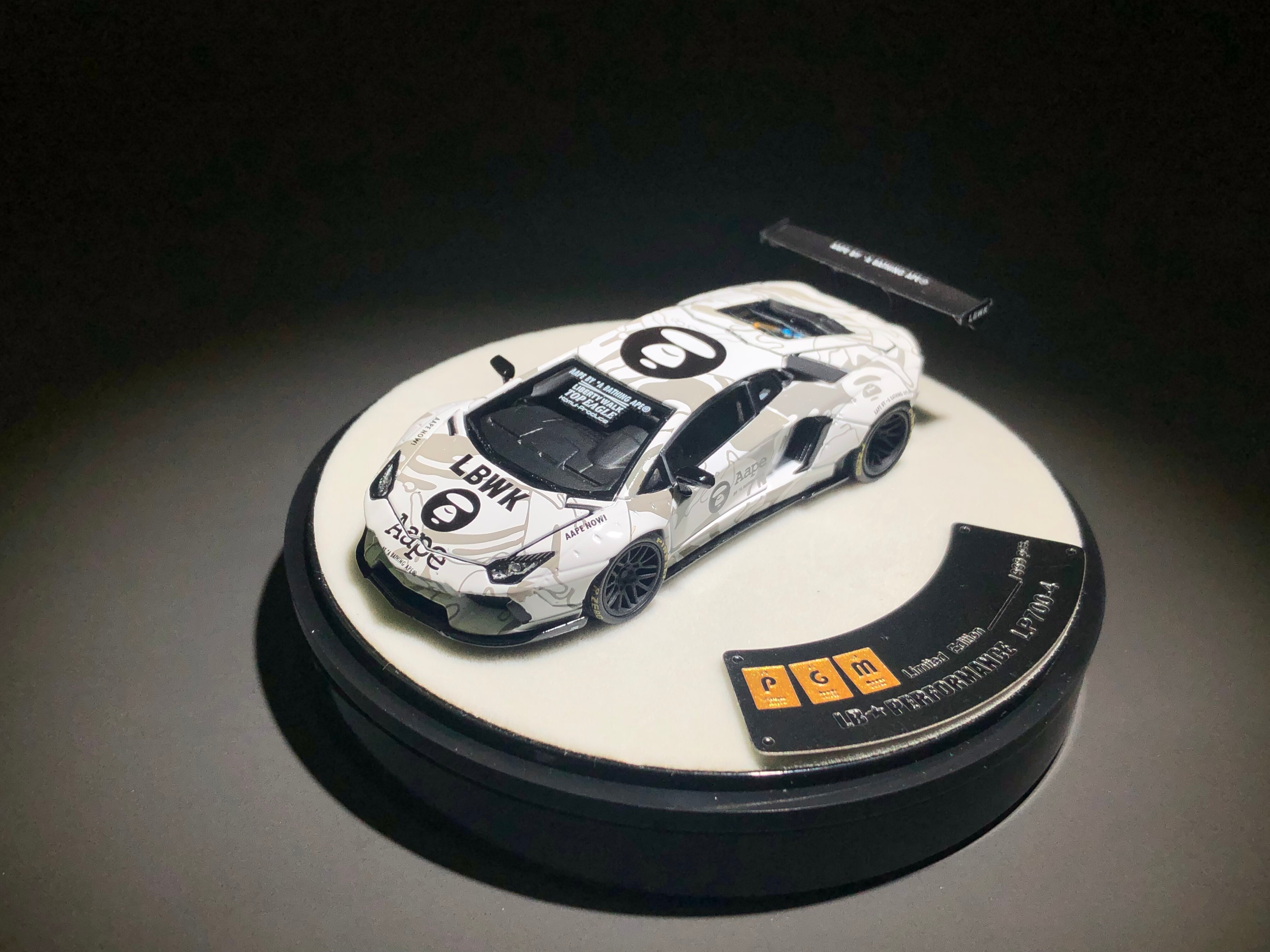 Amazon | 1/64 全開閉 PGM ランボルギーニ アヴェンタドール