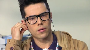 Alejandro Reyes en Mamá Mechona (Canal 13, 2014)