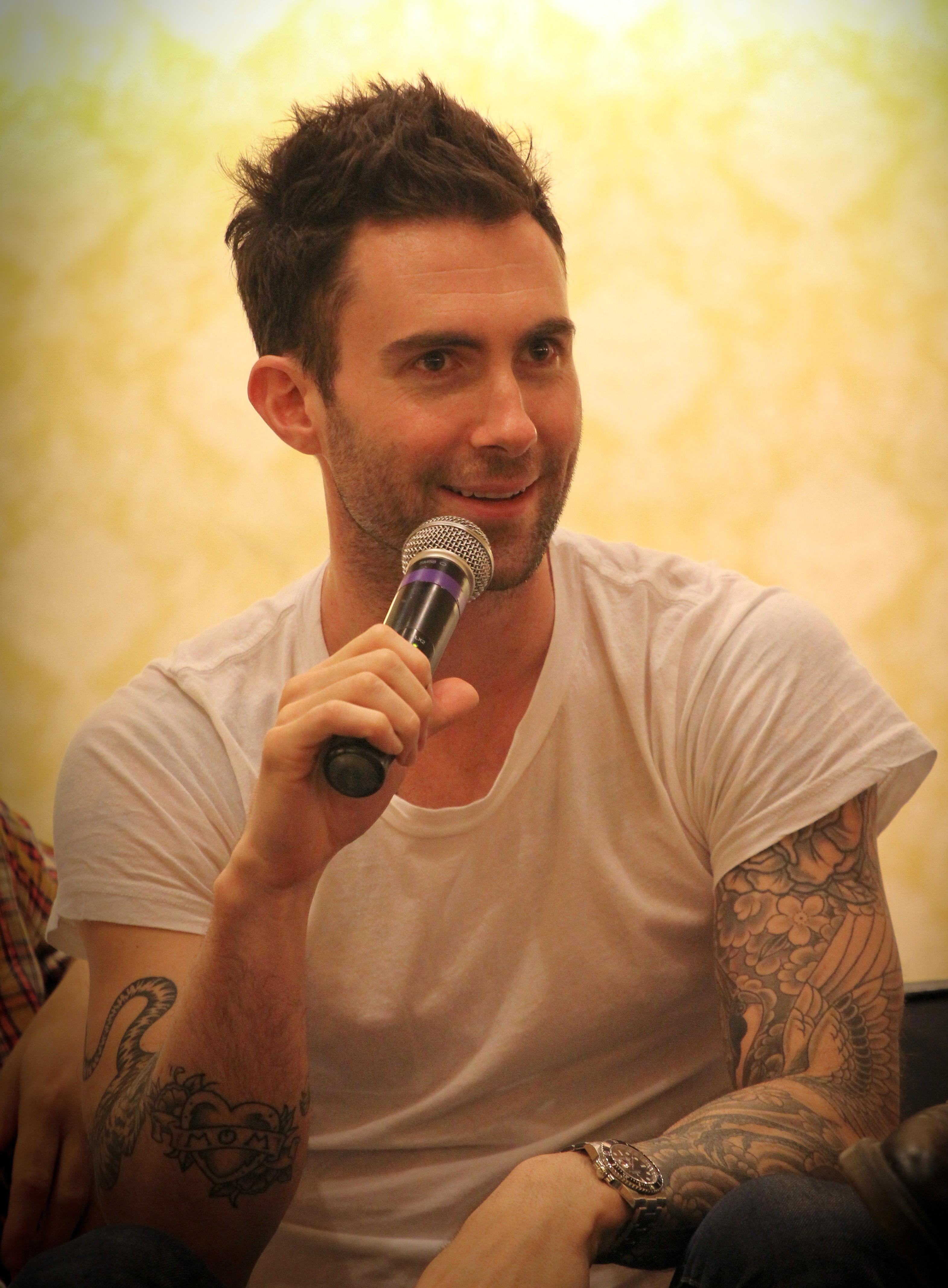 Hình ảnh hạnh phúc của vợ chồng Adam Levine sau bê bối ngoại tình  Báo Dân  trí