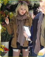 Emma-stone-birdman-set-in-the-big-apple-05