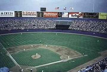 Arlington Stadium - Wikipedia