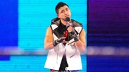205 Live (September 4, 2018).7.jpg (97 KB)