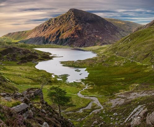 Wales-lake-valley