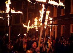 Lewes Bonfire, Martyrs Crosses