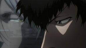 The illusion of Makishima appears next to the absorbed Kogami.