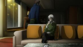 Makishima chatting with Choe at his residence.
