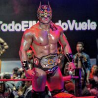 Dragon Lee as the CMLL World Lightweight Champion