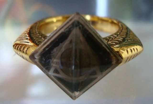 غير منصف مزاد علني تضخم  Marvolo Gaunt's Ring | The Harry Potter Compendium | Fandom