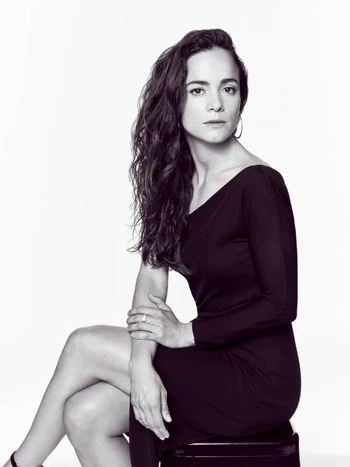 Alice Braga | Queen of the South Wiki | Fandom