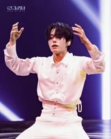 Hwanwoong (ONEUS)