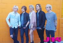 R5-behind-the-scenes-photoshoot-15