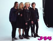 R5-behind-the-scenes-photoshoot-17