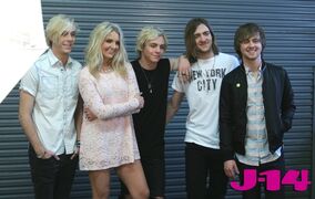 R5-behind-the-scenes-photoshoot-19