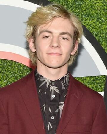 Lynch ross in 2018 is real life who dating Ross Lynch