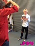 R5-behind-the-scenes-photoshoot-12