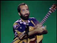 Raffi clapping