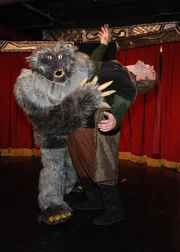 A re-enactment of the battle between the Kalkara and Halt, even though the Kalkara has red eyes, and this Halt is not scaled, just to know, Halt is never depicted this tall.