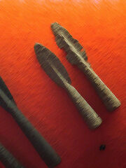 Center spearhead is like that of Buttle's.