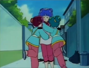 Twins hug Shampoo