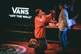 Trueno enfrentándose a  por primera vez, batalla la cual ganaría volviéndose más conocido en el panorama argentino.