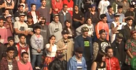 Trueno y su padre, Peligro, en la esquina superior izquierda de la imagen, en la . Por coincidencia, los también freestylers ,  y  se encuentran a la derecha